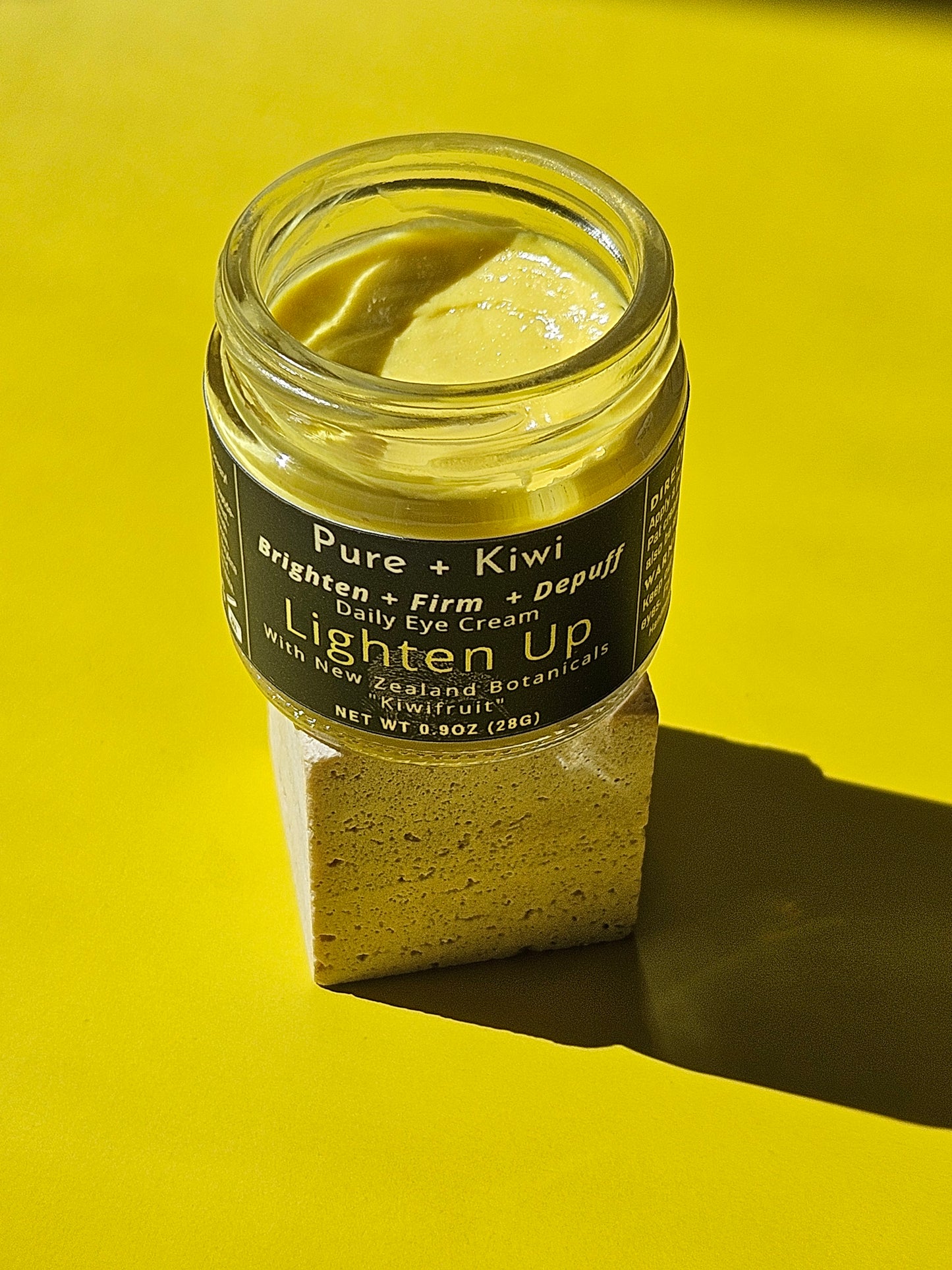 LIGHTEN UP – Kiwifruit + Peptide + Coffee Eye Cream | Reduces Dark Circles for Sensitive Skin